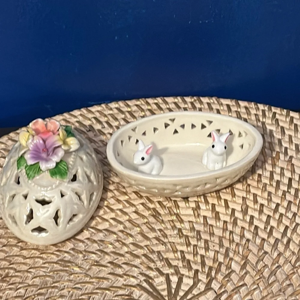 New Iridescent White Porcelain Easter Egg Trinket Box With Flowers & 2 Bunnies